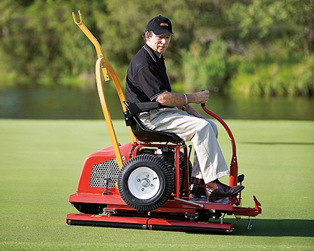 R50-11坐骑式果岭滚压机